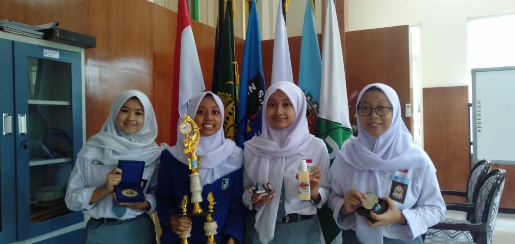 KIR SMAN 5 Malang tetap meraih prestasi di tengah pandemi (Chosa / Radar Malang)