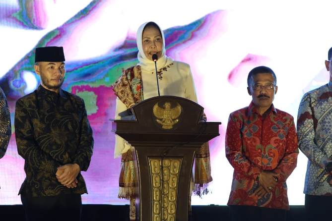 Wali Kota Batu Dewanti Rumpoko saat memberikan sambutan pada hari jadi ke-19 Kota Batu beberapa waktu lalu.(Nugraha Perdana/Radar Batu)