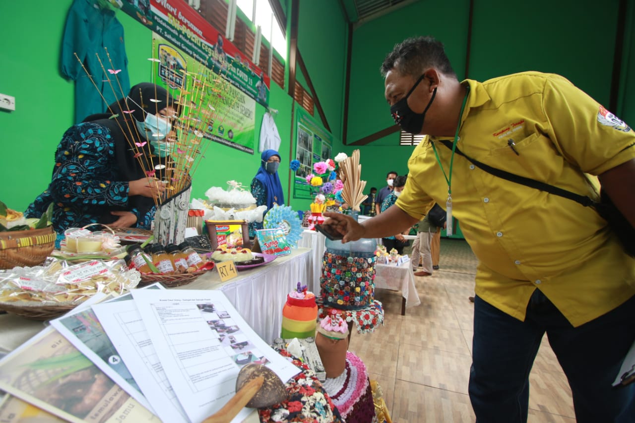 M. Djaenul Arifin saat menjadi juri Kampung Bersinar yang digelar DLH Kota Malang beberapa waktu lalu (Laoh Mahfud/Radar Malang)