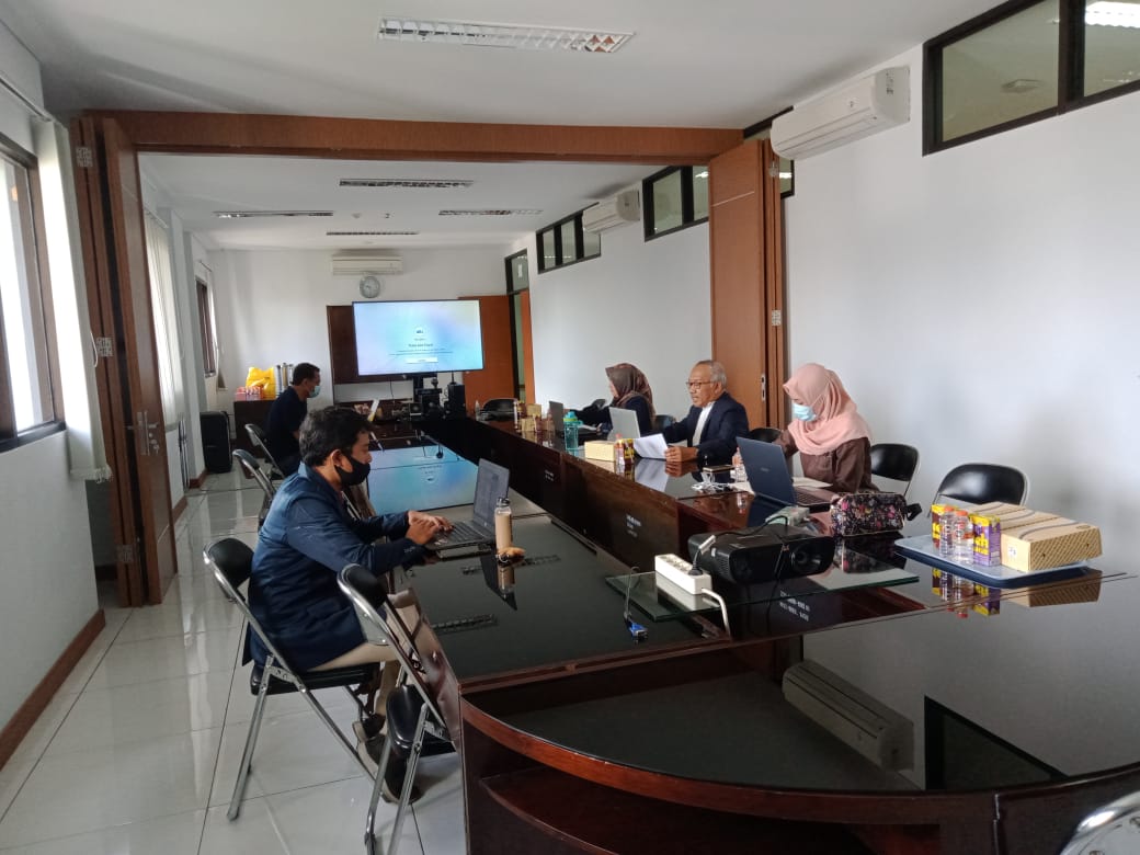 Webinar yang digelar LPPM UB mengupas tuntas program pembangunan desa (Adela Oki N / Radar Malang)