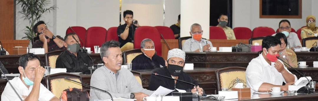 suasana heraing DPRD Kota batu dengan Himpunan Pedagang Pasar Besar Batu istimewa)