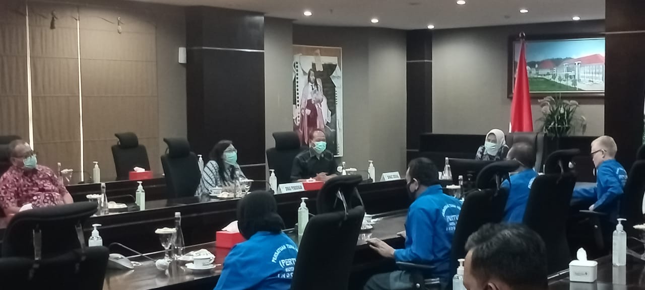 Hearing antara komunitas difabel dengan Pemkot Batu (Nugraha / Radar Malang)