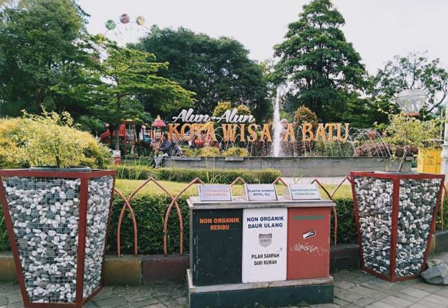 Salah satu sudut Alun-alun Kota Wisata Batu. Pemkot Batu memutuskan untuk menutup Alun-alun Kota Wisata Batu dan meniadakan pesta malam tahun baru. (Imam Nasrodin/Radar Malang)