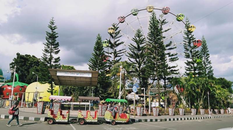 Alun-alun Kota Batu ini menjadi salah satu tempat yang diprediksi menjadi pusat keramaian saat momen Natal dan Tahun Baru. (Dokumen Radar Malang)
