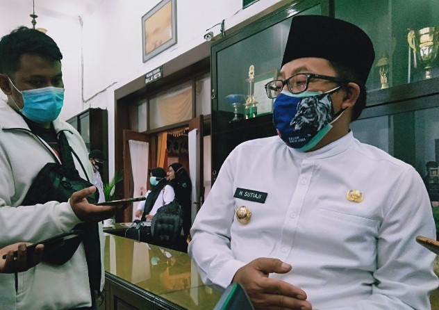 Wali Kota Malang Sutiaji menyatakan tiga calon sekkota akan diuji publik. (Imam Nasrodin/Radar Malang)