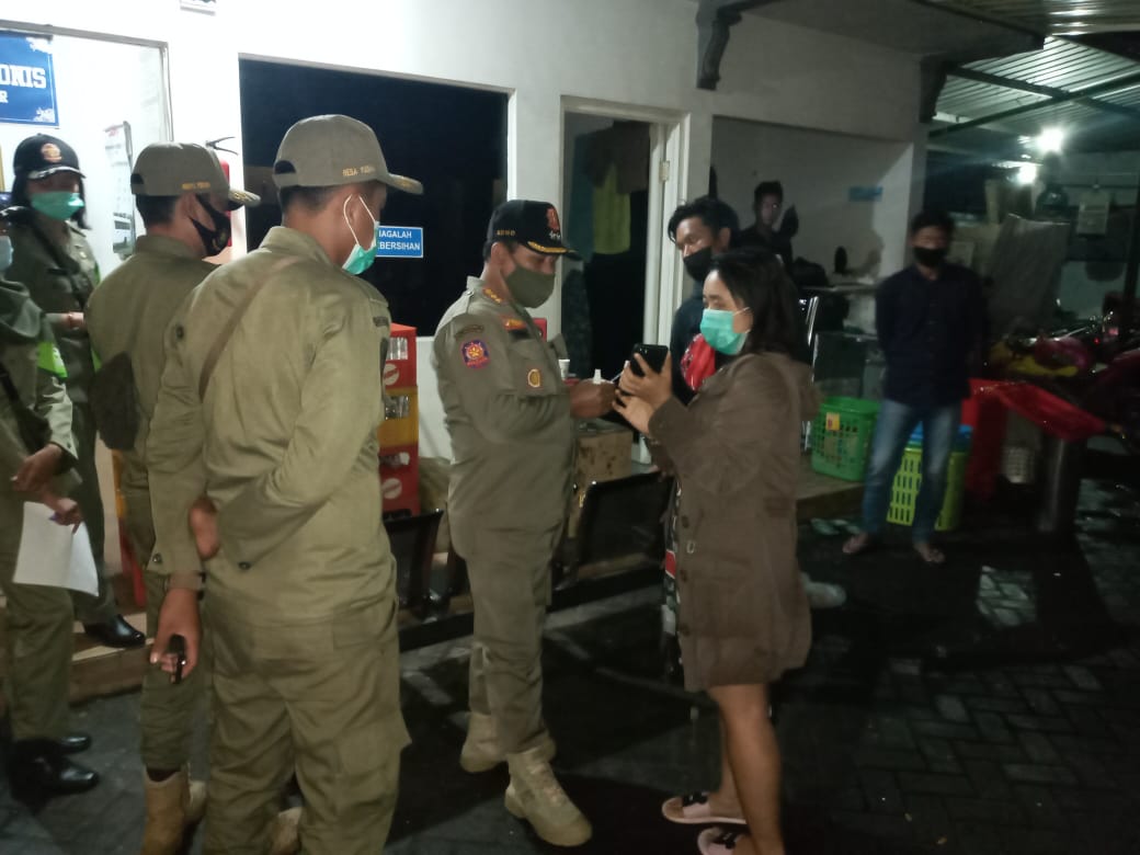 Satpol PP menjaring pasangan tanpa ikatan pernikahan di hotel yang berada di kawasan Kepanjen, Kabupaten Malang. (istimewa)
