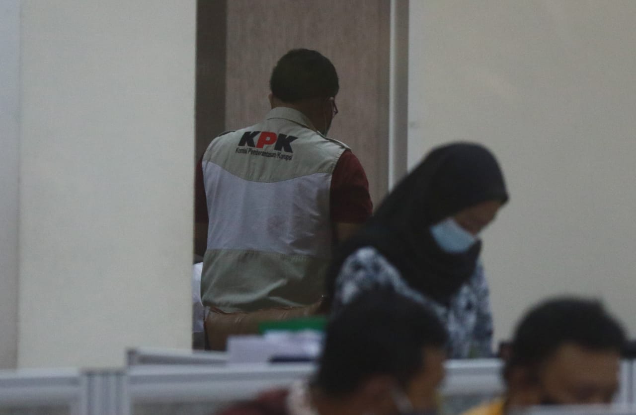 Tim KPK masih terus mengumpulkan bukti dan melakukan pemeriksaan saksi dalam kasus dugaan korupsi di Kota Batu. (Rubianto/Radar Malang)