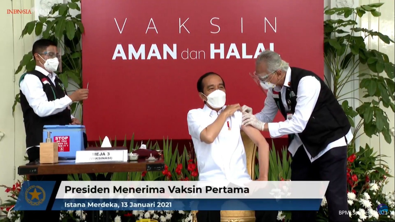 Presiden Jokowi saat menerima suntikan Vaksin Covid-19 screenshot YouTube)
