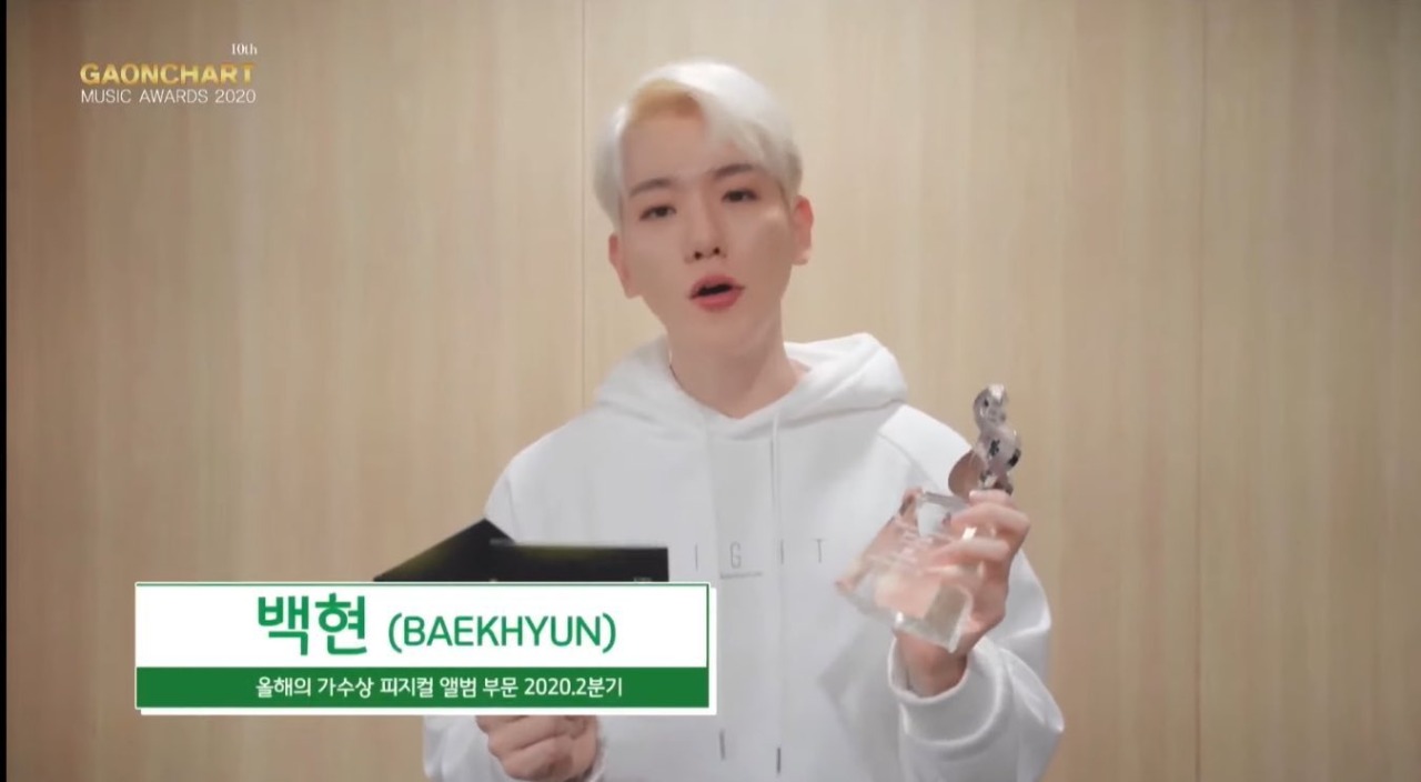 Baekhyun menerima penghargaan Gaon Chart Award (Twitter)