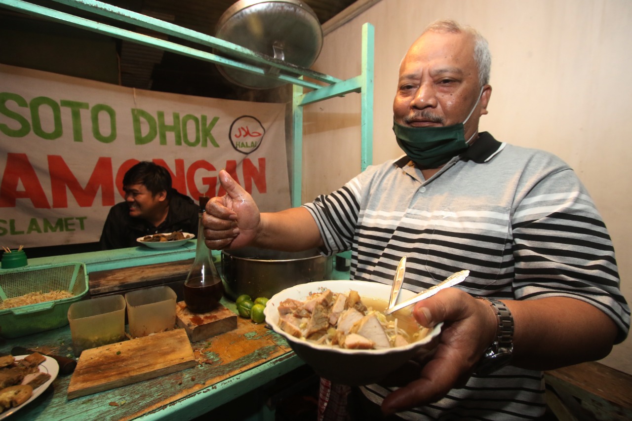 Soto Dok Lamongan Haji Slamet (Darmono / Radar Malang)