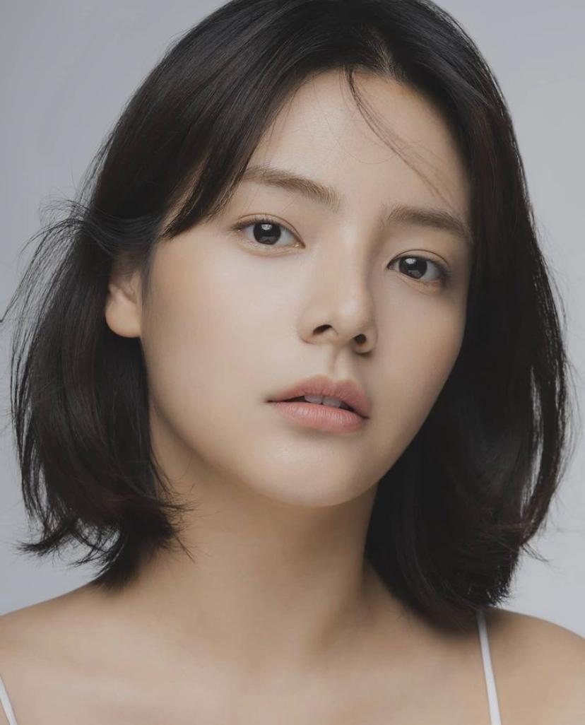 Song Yoo Jung (Instagram @u_jjooung)