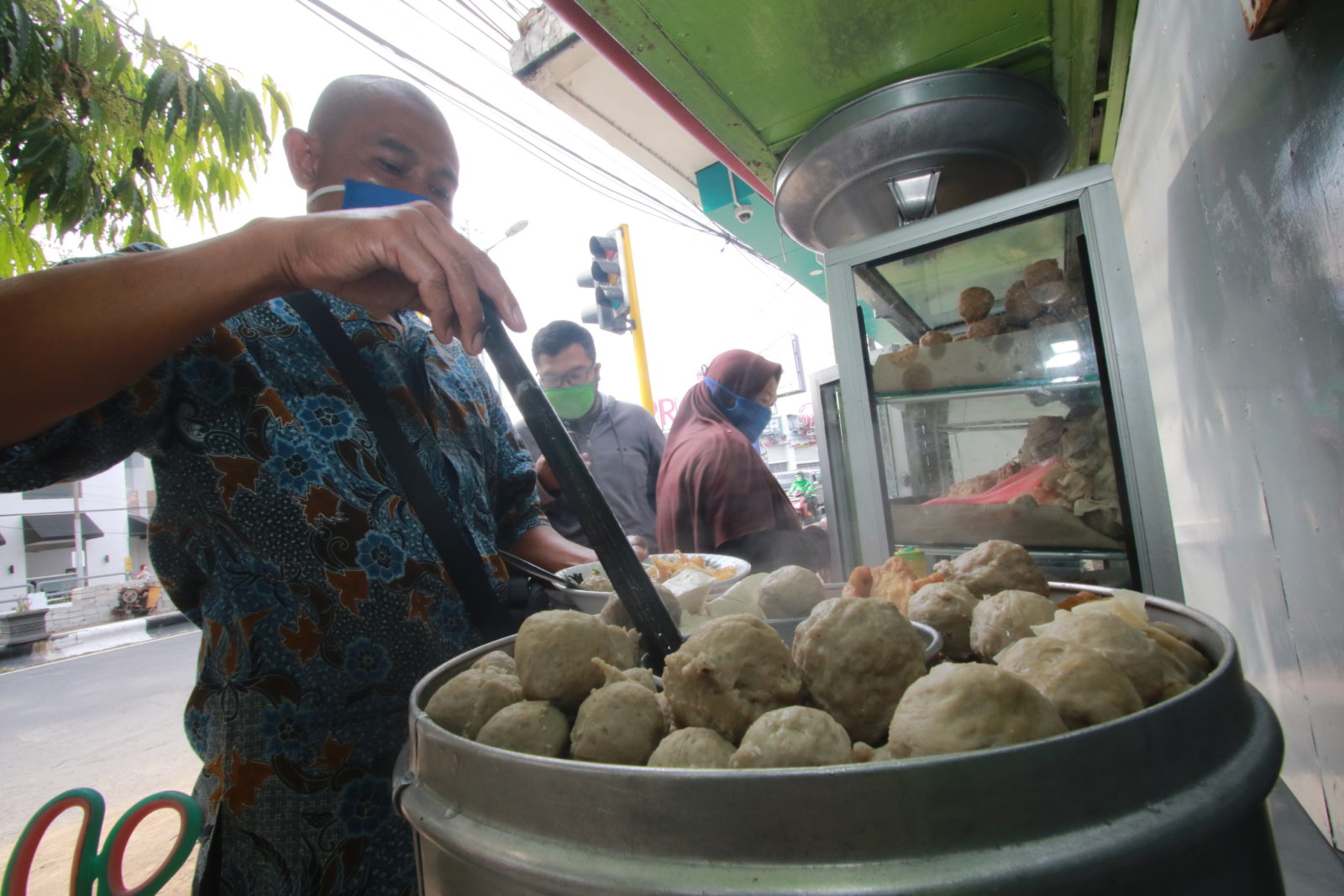 Bakso PLN berada di kawasan Kayutangan (Laoh Mahfud / Radar Malang)