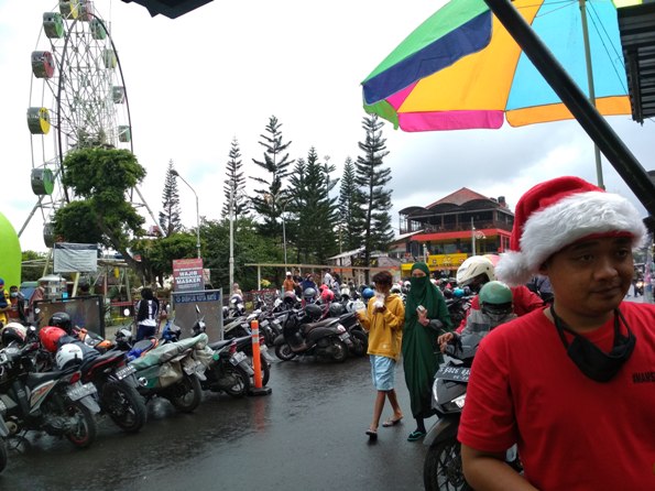 Kawasan Alun-Alun Kota Batu menjadi lokasi PKL titik parkir yang paling padat di Kota Batu. (Dok Radar Malang)