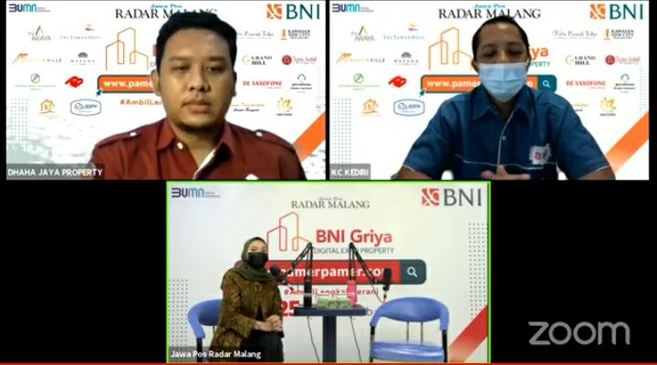Digitour mengulas tentang perumahan Dhoho Harmony Kota Kediri yang menjadi bagian dari event BNI Griya Digitex Property. (Roisyatul M/Radar Malang)