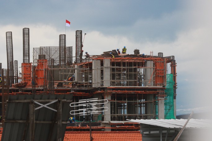 Proyek pembangunan RS BRIMedika di Jalan Mayjen Panjaitan, Klojen, Kota Malang. (Rubianto/Radar Malang)