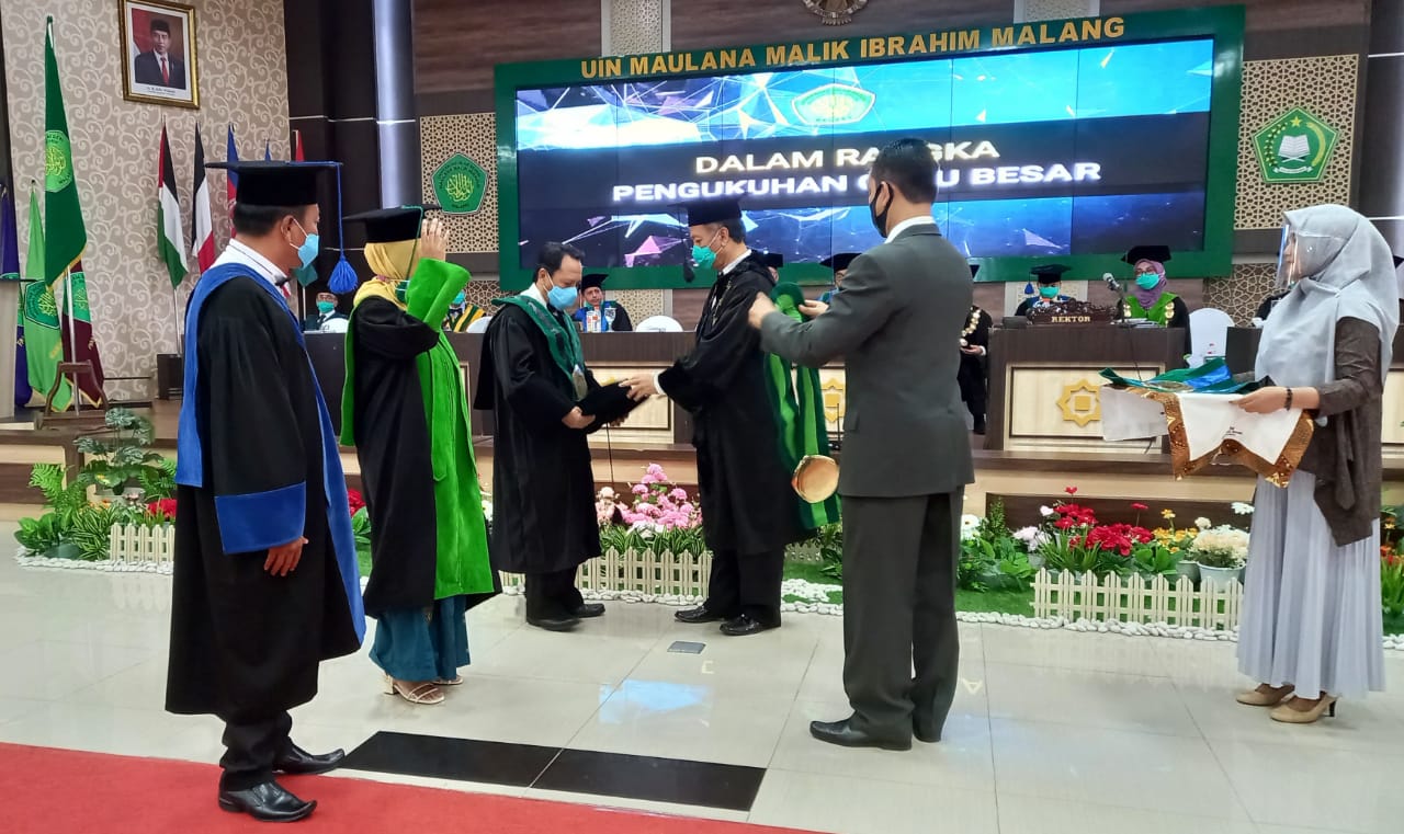 Pengukuhan gubes UIN Malang (Imam N / Radar Malang)