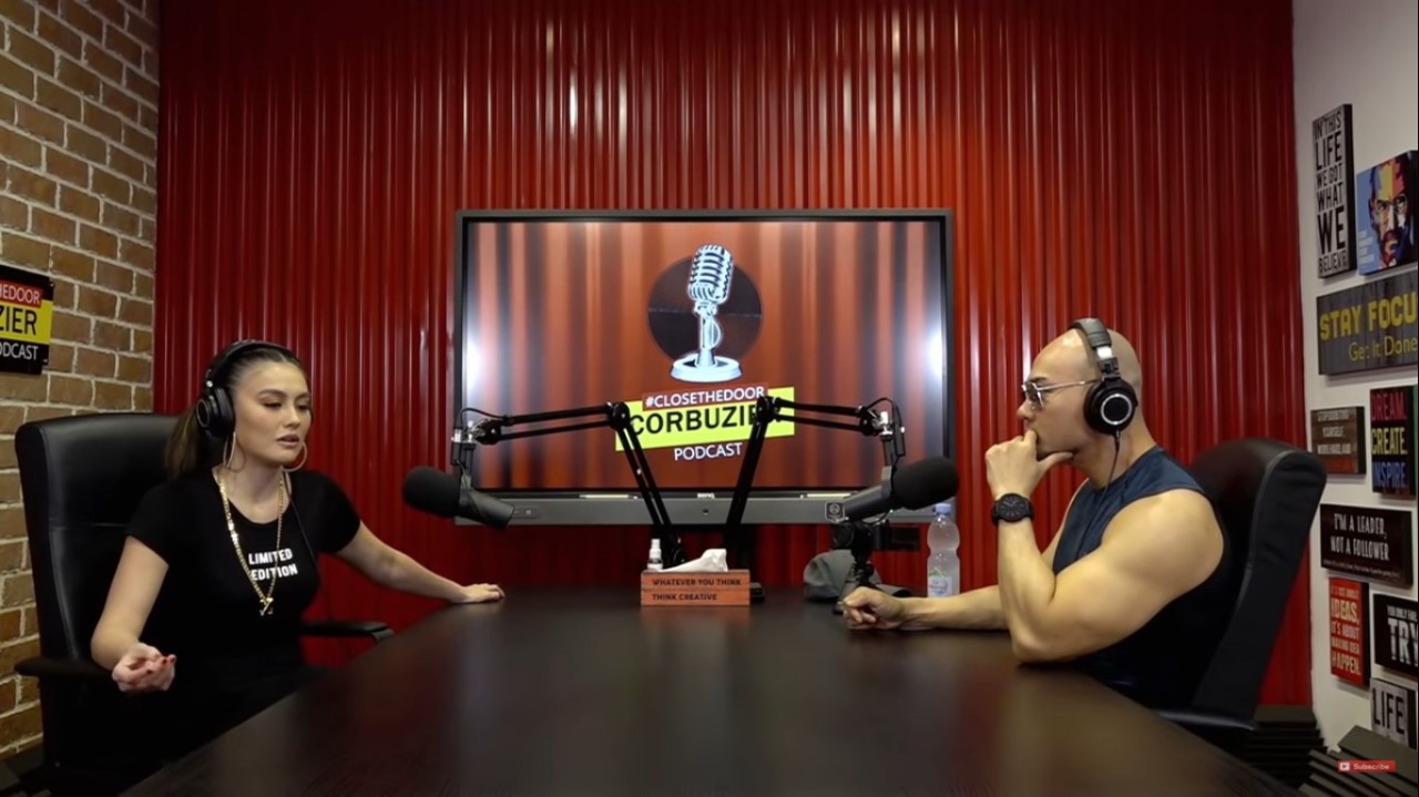 Agnez Mo saat menjadi bintang tamu di podcast Deddy Corbuzier. (screenshot YouTube/ist)