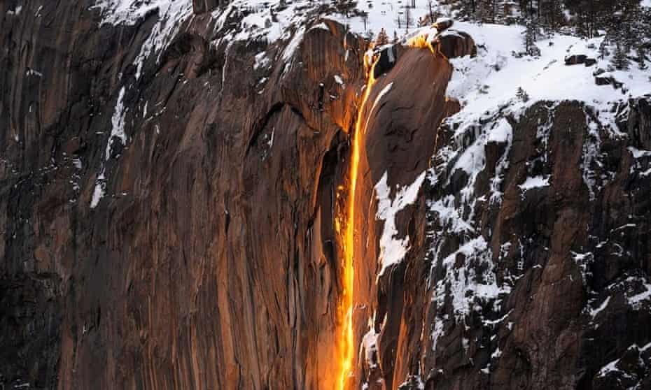Penampakan  air terjun api Taman Nasional Yosemite di California, Amerika Serikat. (source:reuters)