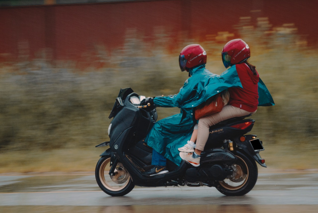 Ilustrasi berkendara saat hujan (unsplash/ist)