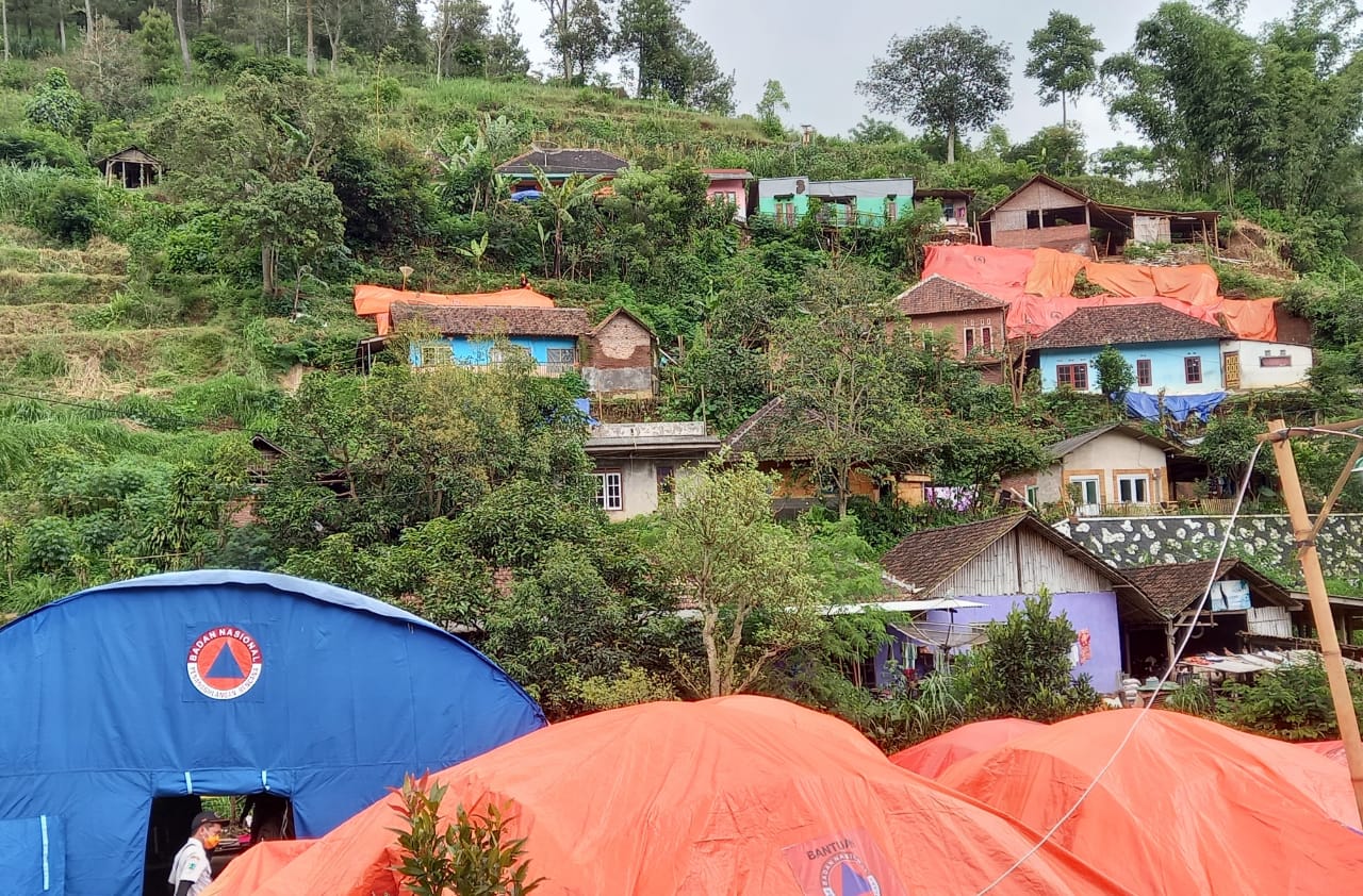 Deretan rumah warga terdampak bencana longsor di Dusun Brau, Desa Gunungsari, Kecamatan Bumiaji kini tengah ditelaah oleh tim doktor mengabdi Universitas Brawijaya. (Dokumen Radar Malang)