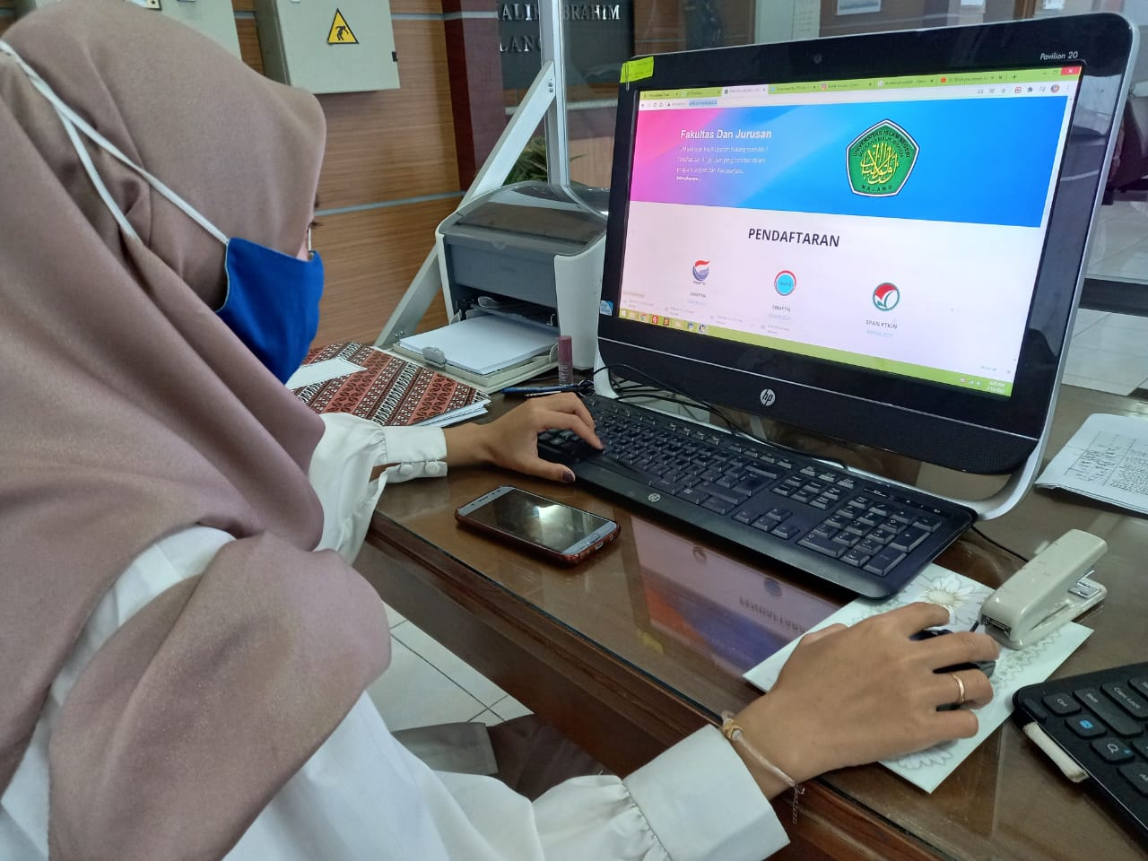 Ilustarasi pendaftaran kuliah di UIN Maliki Malang dilakukan secara online. (dok JPRM)