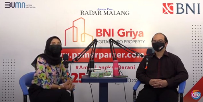 Josaf Sayoko (kanan) dari IAI Jatim saat tampil di acara digitalk BNI Griya Digital Expo Property 2021 Rabu (3/2).