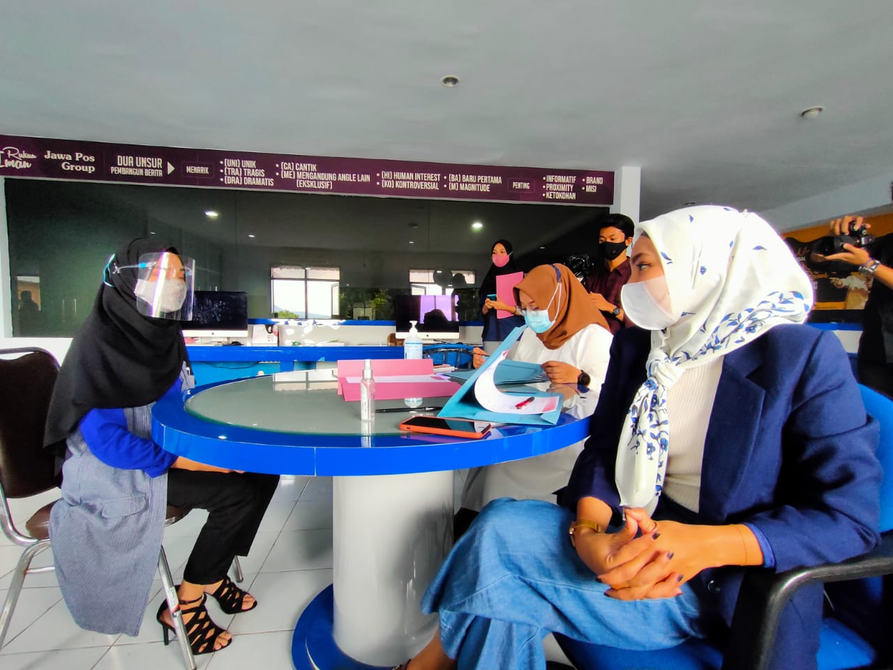 Sesi wawancara Duta Hijab Radar Malang (Inifia / Radar Malang)