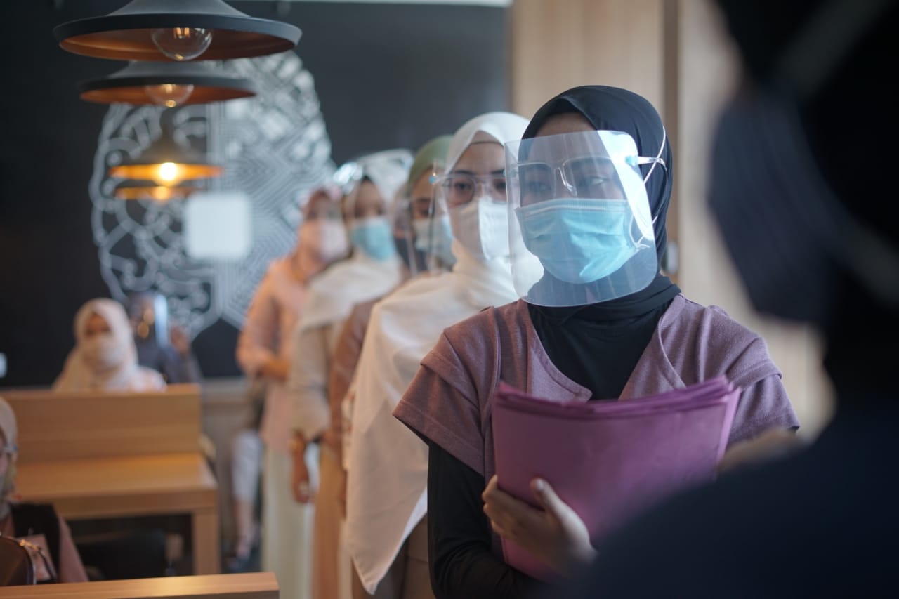 Para peserta Duta Hijab Radar Malang 2021 mengikuti seleksi wawancara Minggu (7/2) (ist)