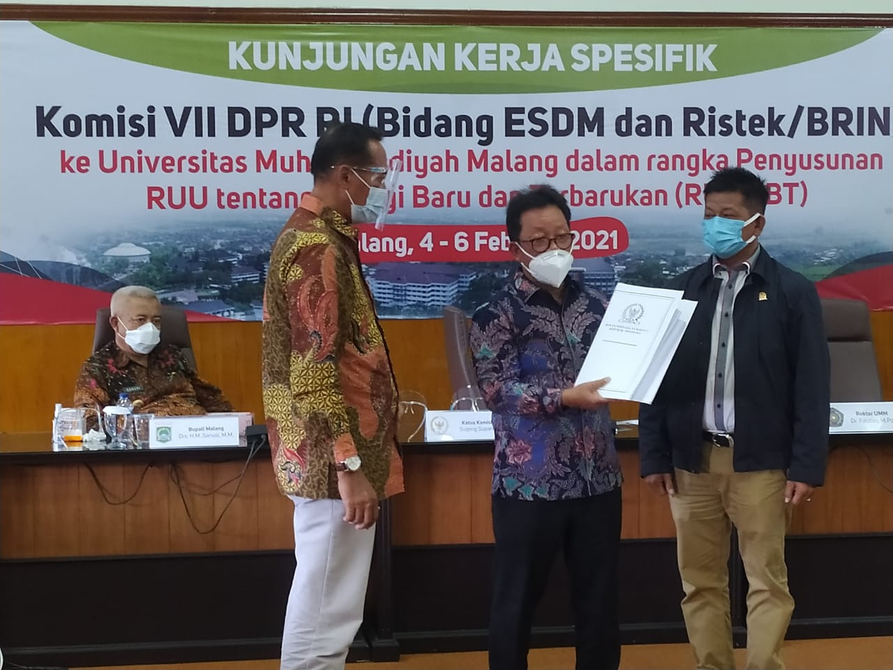 Suasana kunjungan kerja Komisi VII DPRD bidang ESDM di UMM (Errica  Vannie / Radar Malang)