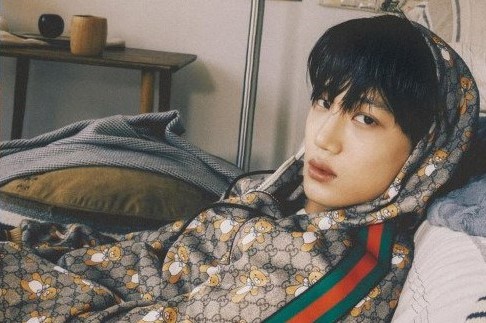 Kai Exo menjadi artis Korea pertama yang digandeng Gucci untuk membuat koleksi kolaborasi. (source: Esquire Korea)