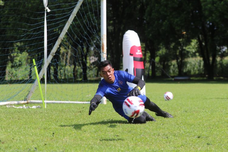 Teguh Amirudin saat berlatih bersama Arema FC. (Darmono/Jawa Pos Radar Malang)