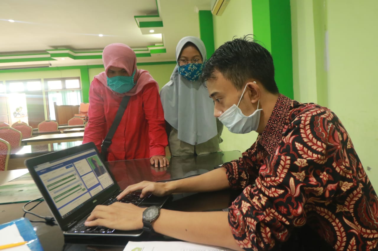 Ilustrasi pendaftaran siswa baru (Laoh Mahfud/Radar Malang)