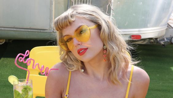 Taylor Swift merekan ulang selurum album miliknya. (style.nine/ist)