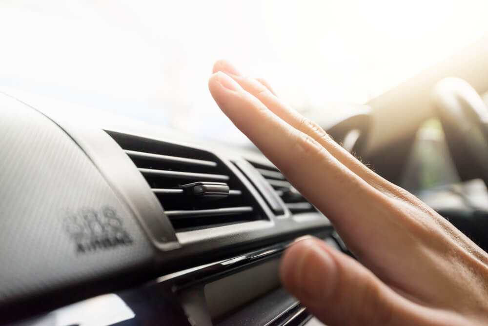 Ilustrasi AC mobil tiba-tiba hanya keluar angin bisa disebabkan oleh beberapa faktor. (Integrity First Automotive/ist)