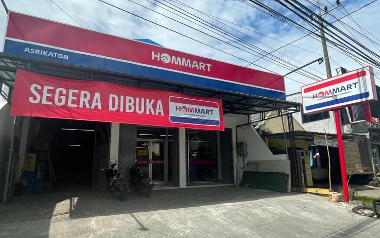 Toko modern Hommart yang terletak di Jalan Raya Asrikaton, Kecamatan Pakis. (ist)