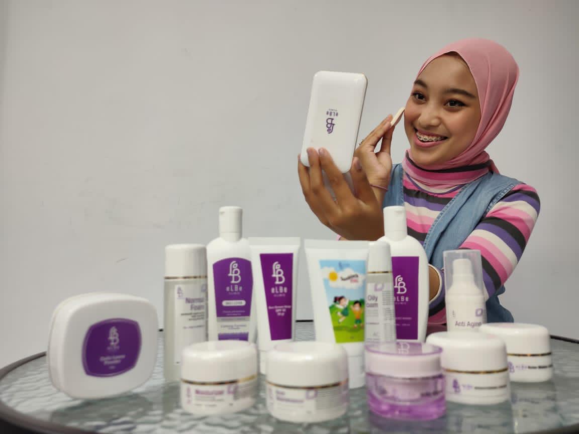 Paket produk skincare yang dihadirkan Elbe Clinic  dengan harga spesial di Malang Beauty Week. (Andika/Radar Malang)