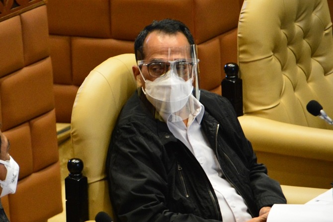 Menteri Perhubungan Budi Karya Sumadi saat mengikuti Rapat Dengar Pendapat (RDP) dengan komisi V DPR (Jawa Pos/ist)
