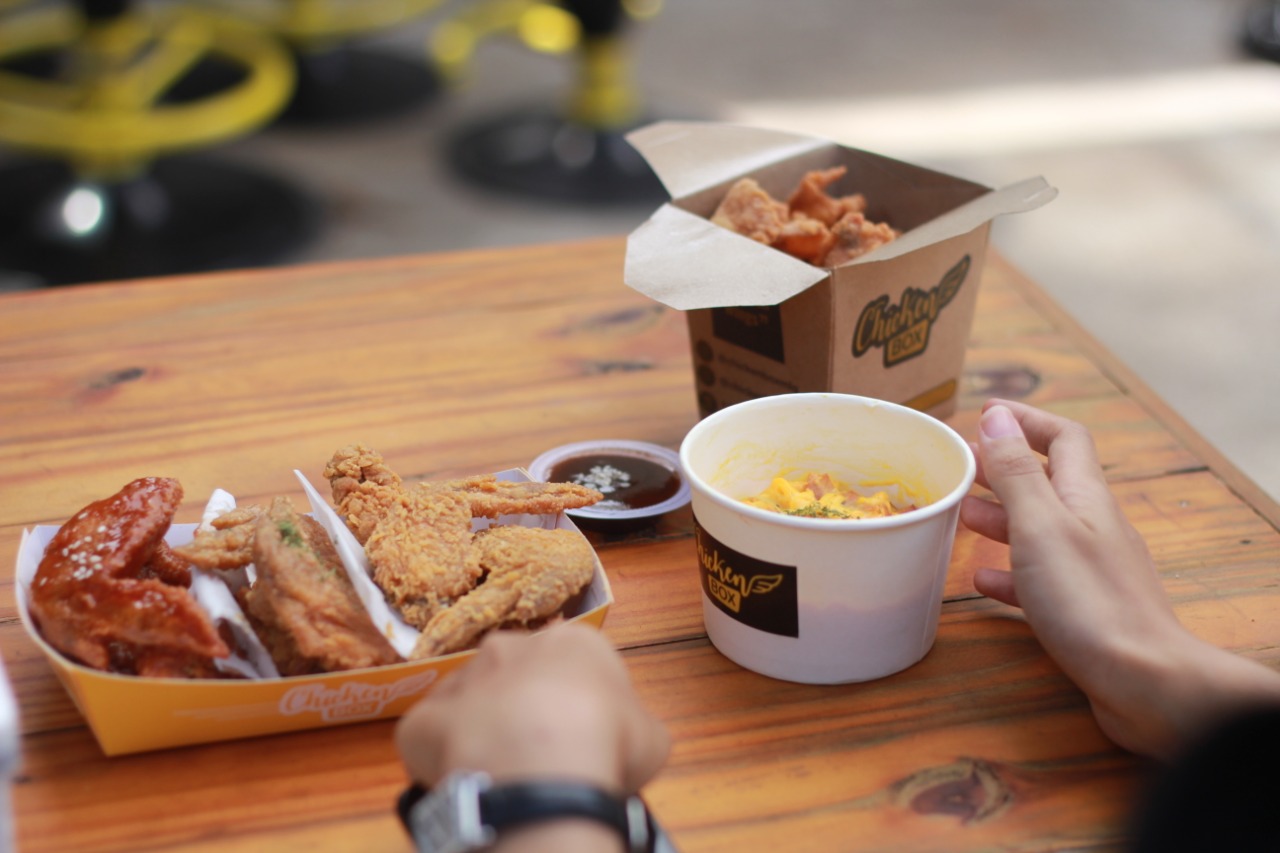 Salah satu menu favorit yang banyak dipesan pelanggan setia Chicken Box.  (Alhamdani Vian/Radar Malang)