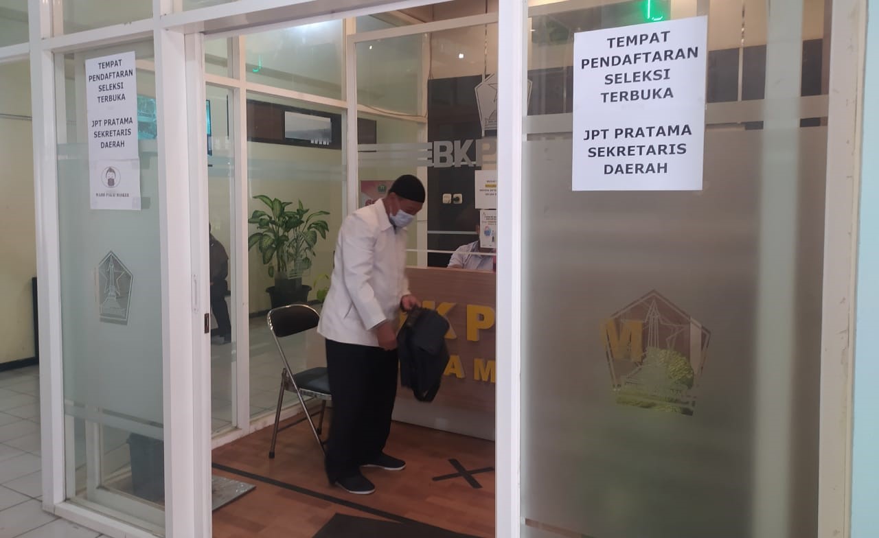 Tempat pendaftaran seleksi sekkota Malang. Dari 6 orang yang mendaftar, semuanya lolos seleksi administrasi. (Errica Vannie/Radar Malang)