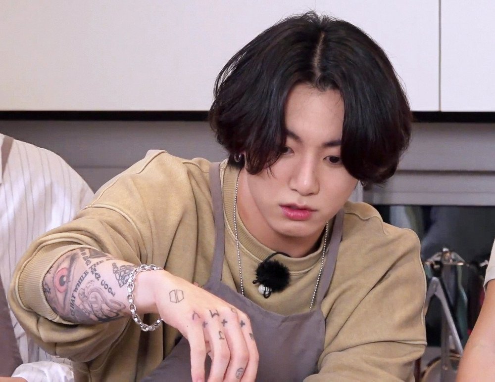 Jungkook BTS masuk top 10 pemilik tato tangan terbaik untuk pria versi Men