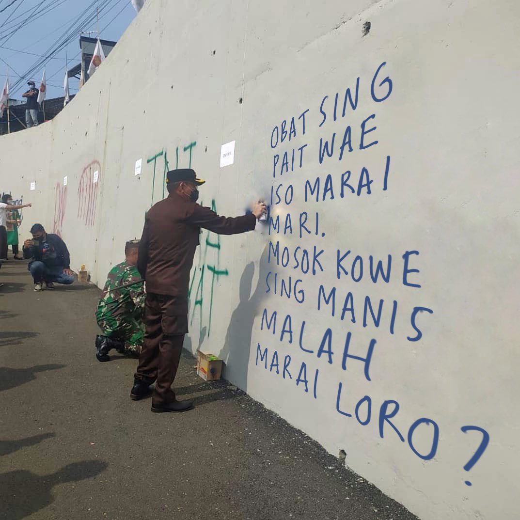 Salah satu meme yang muncul di medsos dari foto Forkopimda Kota Malang saat membuat grafiti di flyover Kedungkandang.(twitter/ist)