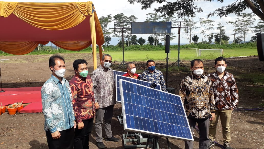 Panel surya untuk PLTS di ITN Malang (M Ubaidillah / Radar Malang)