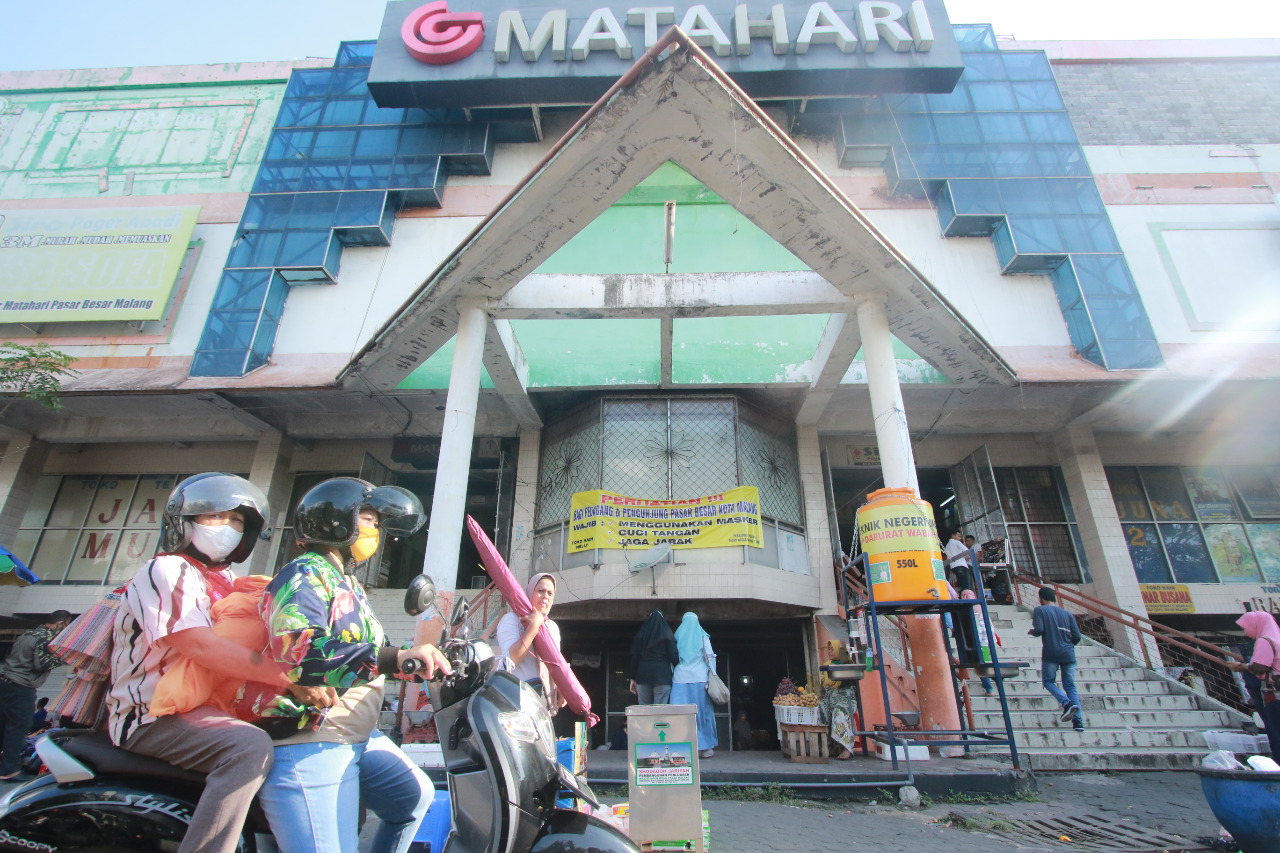 Bagian depan Pasar Besar Malang yang bakal direvitalisasi.(Darmono/Radar Malang)