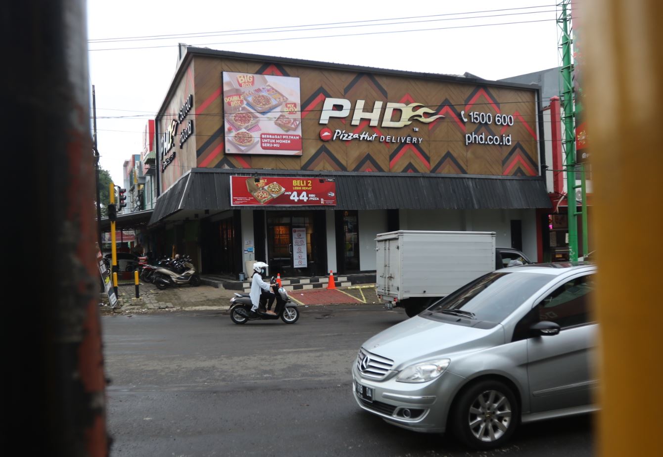 Pizza Hut Delivery (PHD) yang berdiri di atas tanah sengketa (Darmono / Radar Malang)