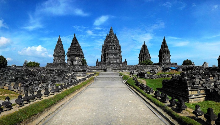 Candi Prambanan dibangun untuk menghormati dewa Wisnu, Brahma, dan Siwa.(suarakarya/ist)