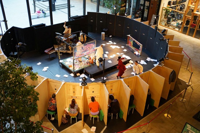 Ilustrasi konsep teater Jepang Moonlight Mobile Theater ajak penonton saksikan pertunjukan dengan cara baru (Reuters/ist)