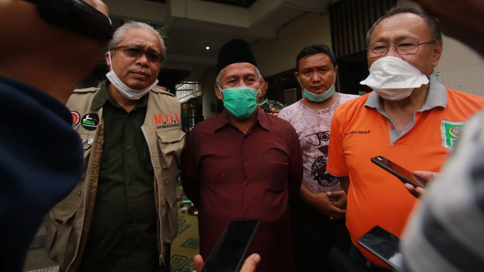 Ketua Tanfidziyah Pengurus Wilayah Nahdlatul Ulama  (PWNU) Jawa Timur KH Marzuki Mustamar (dua dari kiri). (dok/Radar Malang)