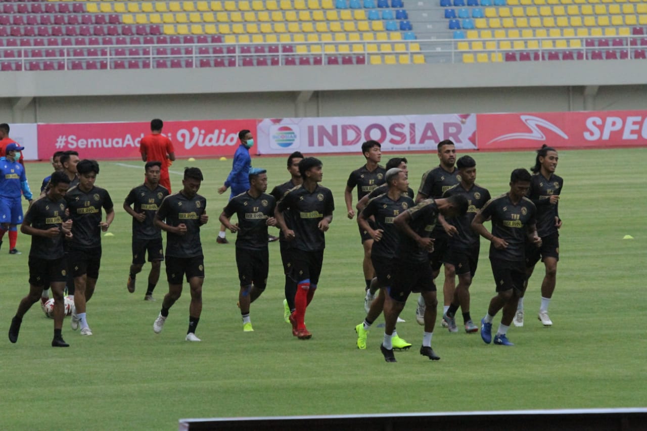 Penggawa Arema FC saat menjalani latihan. (Galih R Prasetyo/Radar Malang)