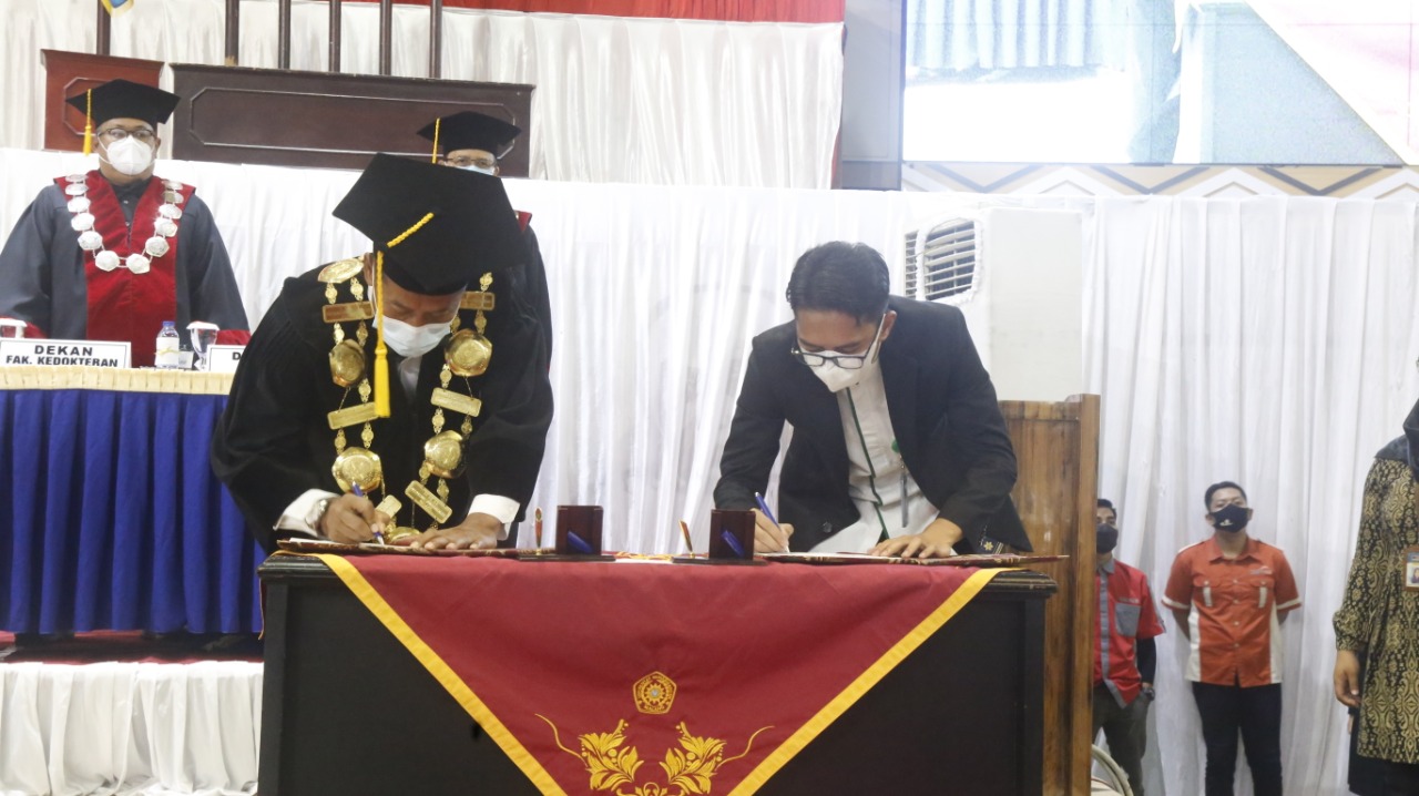 Penandatanganan kerjasama antara Vokasi UMM dengan PT Berkah Finteck Syariah, Sabtu (10/4) (Intan Refa / Radar Malang)