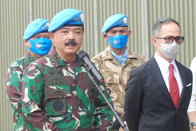 Panglima TNI Marsekal Hadi Tjahjanto mengatakan, unsur-unsur TNI AL menemukan tumpahan minyak dan serpihan yang jadi bukti otentik menuju fase tenggelamnya KRI Nanggala. (Jawapos/ist)
